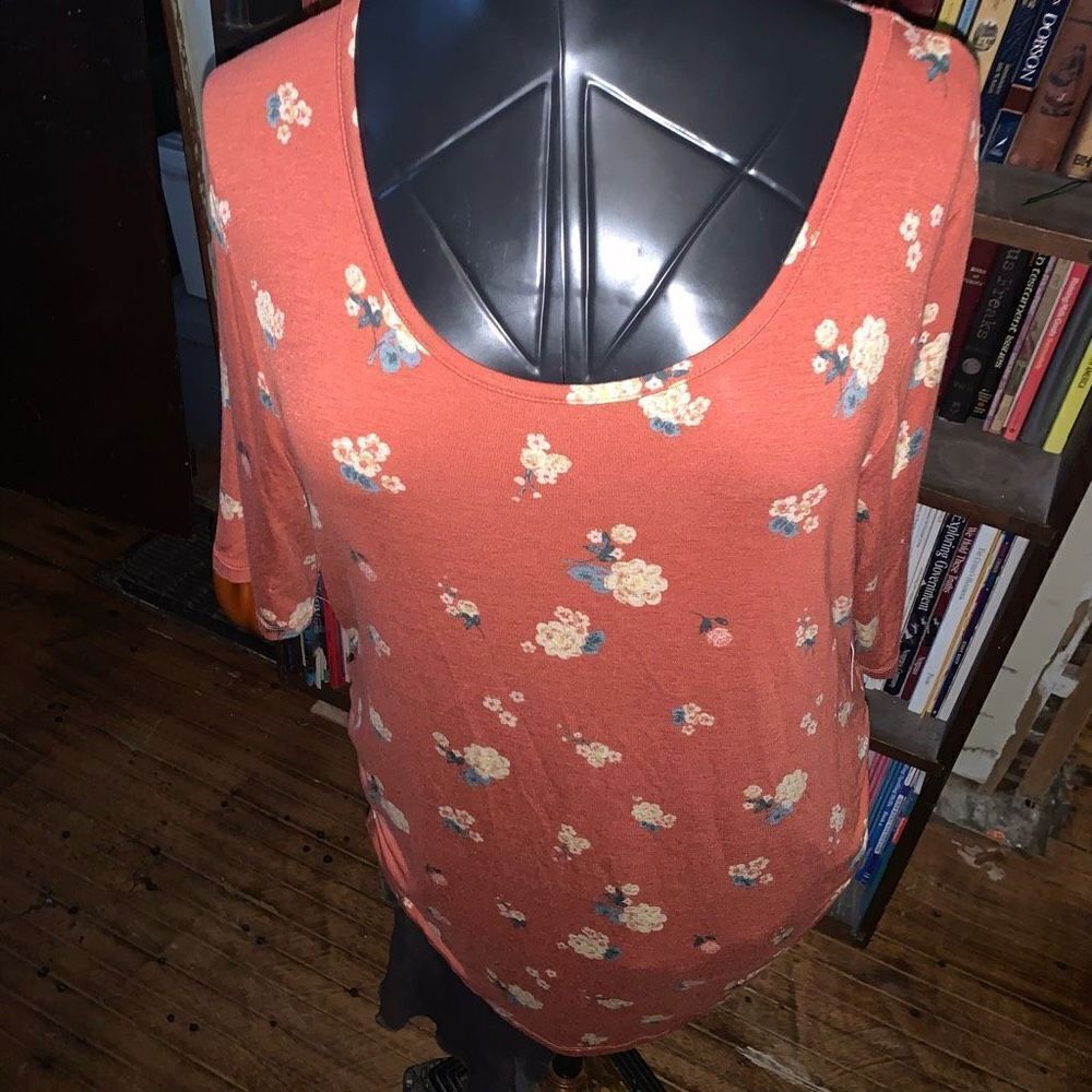 A:glow burnt orange floral ruched sides scoop neck XL knit maternity top